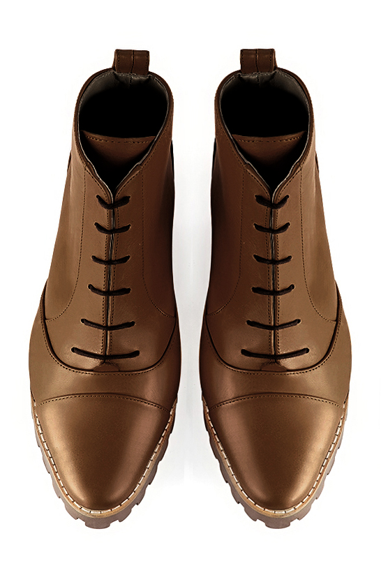 Caramel brown women's ankle boots with laces at the front. Round toe. Low rubber soles. Top view - Florence KOOIJMAN